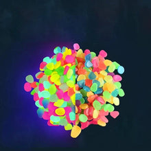 Load image into Gallery viewer, Glow In The Dark Rocks